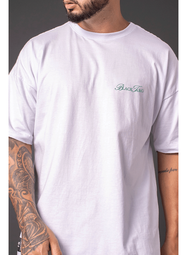 4 camiseta branca frente proxima 0001 plano de fundo