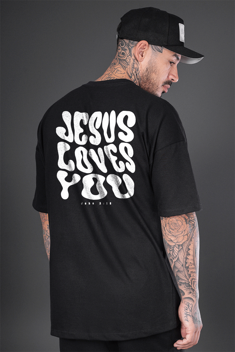 Camiseta Oversized Jesus Loves You